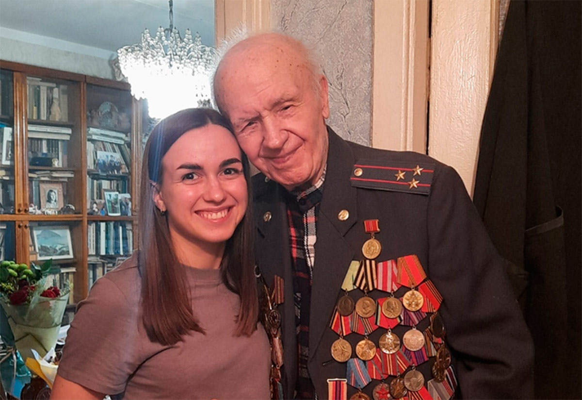 Курсанты академии продолжают посещение ветеранов Великой Отечественной войны